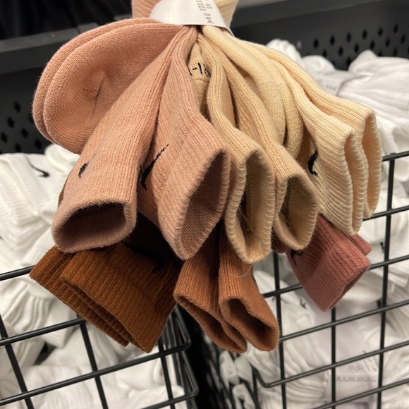 NIKE 
Training Crew Socks Size L (6 Pairs)
Nike Everyday Cushioned
NWT - Picture 7 of 16